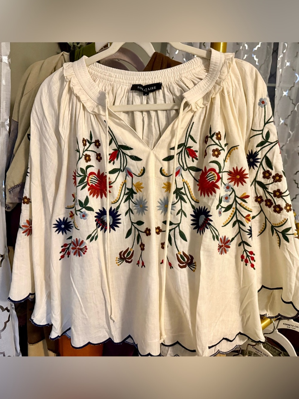 Solitaire Ivory Embroidered Peasant Blouse size large BOHO NEW